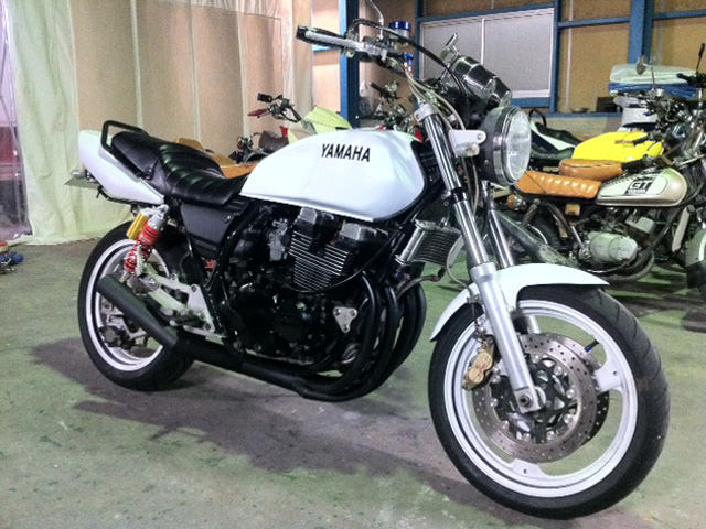 XJR400