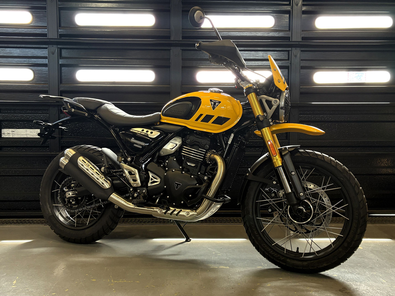 スクランブラー400XC