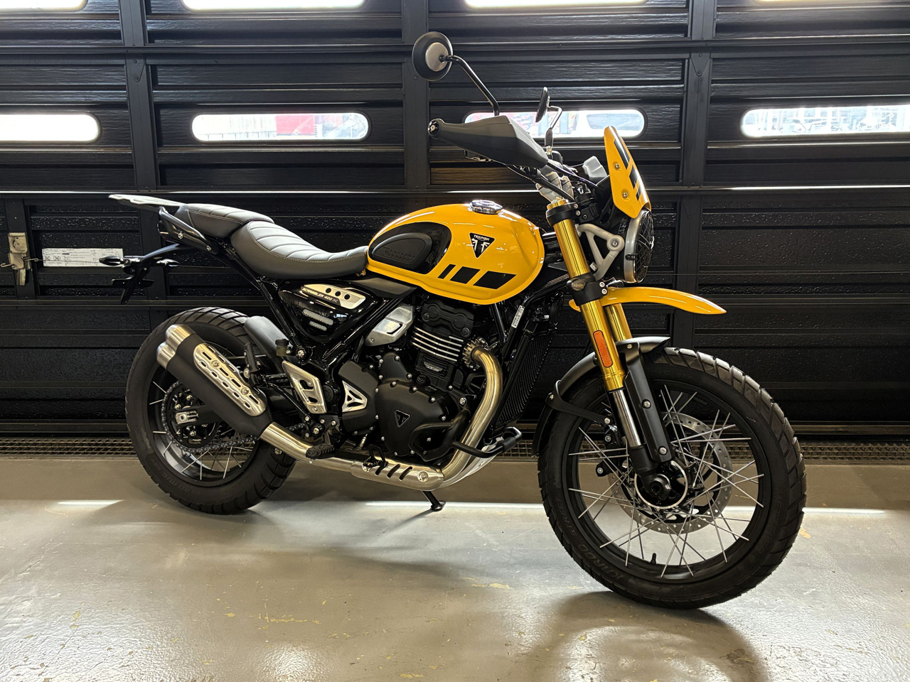 スクランブラー400XC